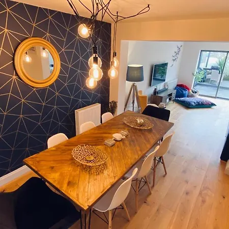Tregenna House: Refurbished Family Townhouse With Garden And Parking Holiday home *